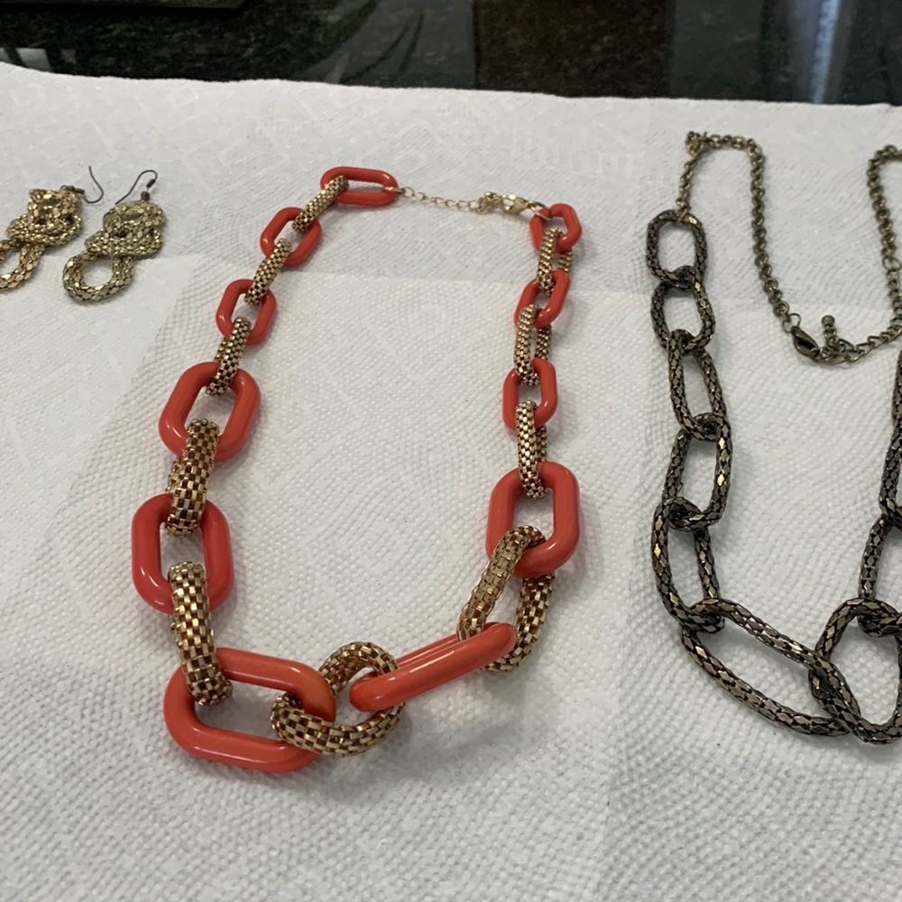 Necklace’s‎ and earrings!!!One with coral and gold links  tone.